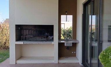 Excelente Casa en Puertos del Lago