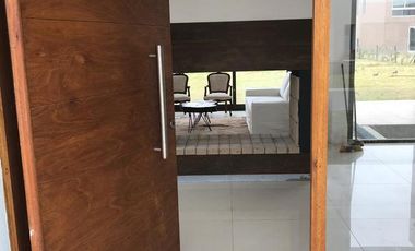 Excelente Casa en Puertos del Lago