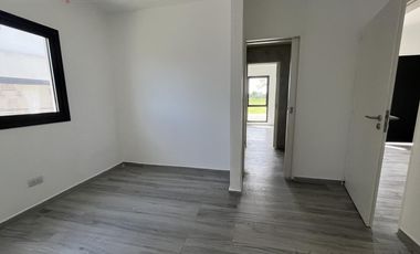 Casa a estrenar equipada c/pileta San Ramiro, Pilar del Este - Mallmann Propiedades