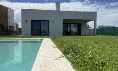 Casa a estrenar equipada c/pileta San Ramiro, Pilar del Este - Mallmann Propiedades