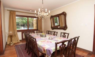 Casa con gran jardin y pileta -  Lomas Schoenstatt