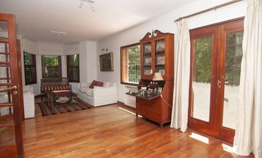Casa con gran jardin y pileta -  Lomas Schoenstatt