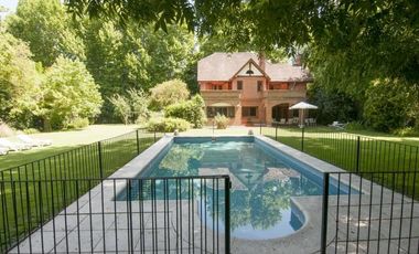 Casa con gran jardin y pileta -  Lomas Schoenstatt