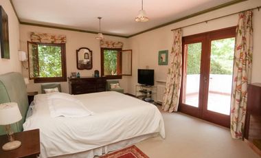 Casa con gran jardin y pileta -  Lomas Schoenstatt