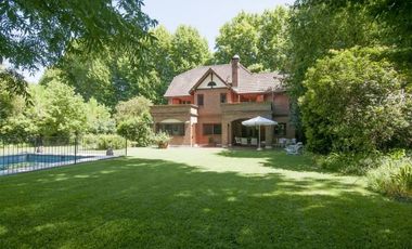 Casa con gran jardin y pileta -  Lomas Schoenstatt
