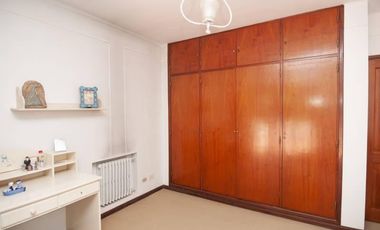 Casa con gran jardin y pileta -  Lomas Schoenstatt
