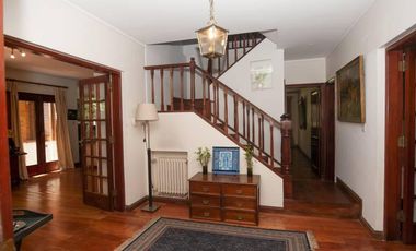 Casa con gran jardin y pileta -  Lomas Schoenstatt