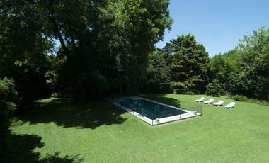 Casa con gran jardin y pileta -  Lomas Schoenstatt