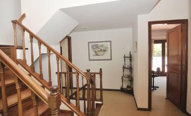 Casa con gran jardin y pileta -  Lomas Schoenstatt