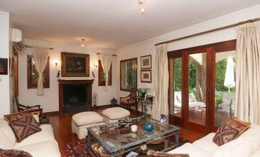 Casa con gran jardin y pileta -  Lomas Schoenstatt