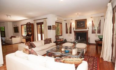 Casa con gran jardin y pileta -  Lomas Schoenstatt