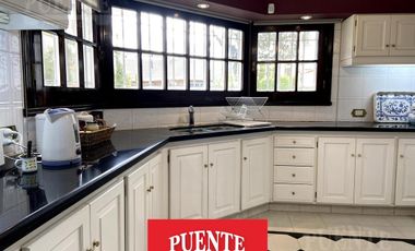 Importante Chalet en Venta en Monte Grande sobre lote de 1400 m2
