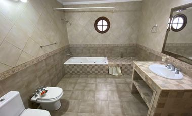 Casa en Ezeiza, varela 1222