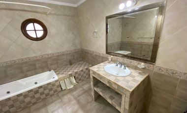 Casa en Ezeiza, varela 1222