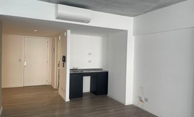 Excelente oportunidad oficina en alquiler con division y cochera en Distrito Quartier.