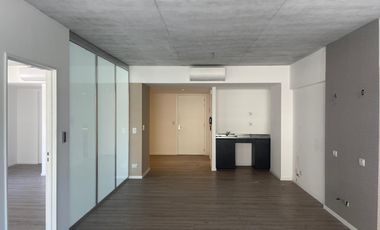 Excelente oportunidad oficina en alquiler con division y cochera en Distrito Quartier.