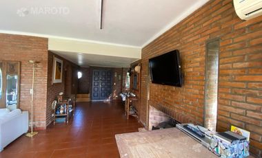 CASA EN VENTAY ALQUILER  EN LOS HORNEROS C.C. - MAROTO PROPIEDADES-