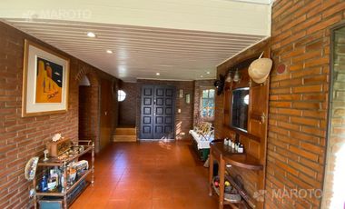 CASA EN VENTAY ALQUILER  EN LOS HORNEROS C.C. - MAROTO PROPIEDADES-