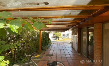 CASA EN VENTAY ALQUILER  EN LOS HORNEROS C.C. - MAROTO PROPIEDADES-