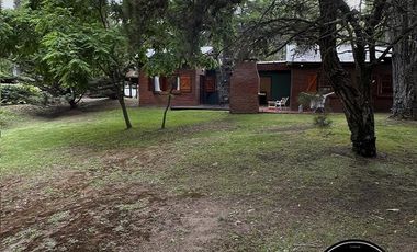 Casa a la venta en Costa del Este - Av. 3 entre Orquídeas y Violetas  al 345