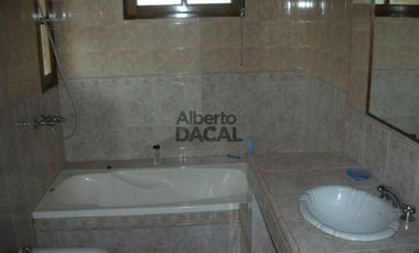 Casa en Venta en 44 esq. 232 La Plata - Alberto Dacal Propiedades