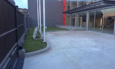 EXCELENTE LOCAL COMERCIAL Y NAVE INDUSTRIAL EN UBICACIÓN CON BUENOS ACCESOS, Camino Presidente Juan Domingo Peron 351, Lomas de Zamora Oeste.