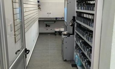 EXCELENTE LOCAL COMERCIAL Y NAVE INDUSTRIAL EN UBICACIÓN CON BUENOS ACCESOS, Camino Presidente Juan Domingo Peron 351, Lomas de Zamora Oeste.