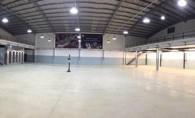 EXCELENTE LOCAL COMERCIAL Y NAVE INDUSTRIAL EN UBICACIÓN CON BUENOS ACCESOS, Camino Presidente Juan Domingo Peron 351, Lomas de Zamora Oeste.