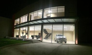 EXCELENTE LOCAL COMERCIAL Y NAVE INDUSTRIAL EN UBICACIÓN CON BUENOS ACCESOS, Camino Presidente Juan Domingo Peron 351, Lomas de Zamora Oeste.