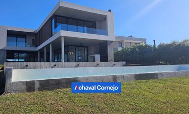 Casa en venta en  Barrio Costas al Agua - 5 dormitorios