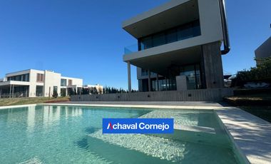 Casa en venta en  Barrio Costas al Agua - 5 dormitorios