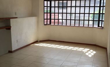 Amplia casa en desniveles: Seguridad 24/7, jacuzzi y ubicación privilegiada