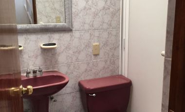 Amplia casa en desniveles: Seguridad 24/7, jacuzzi y ubicación privilegiada