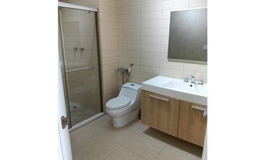 SE ALQUILA  APARTAMENTO EN AVENIDA BALBOA CON VISTA AL MAR