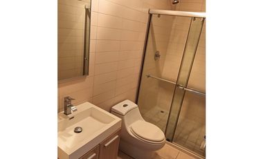 SE ALQUILA  APARTAMENTO EN AVENIDA BALBOA CON VISTA AL MAR