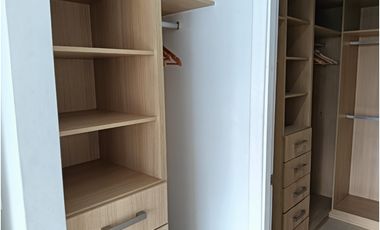 SE ALQUILA  APARTAMENTO EN AVENIDA BALBOA CON VISTA AL MAR