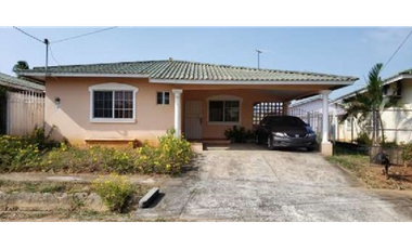 SE ALQUILA CASA AMOBLADA EN CHITRÉ