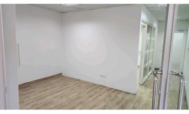 OFICINA EN OBARRIO   PLAZA REGENCY   118M2 CON MOBILIARIO