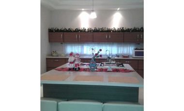 SE VENDE CASA EN ZONA EXCLUSIVA DE LA VILLA DE LOS SANTOS - NEGOCIABLE