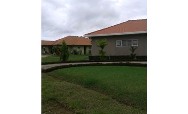 SE VENDE CASA EN ZONA EXCLUSIVA DE LA VILLA DE LOS SANTOS - NEGOCIABLE