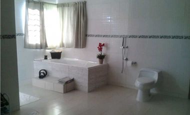 SE VENDE CASA EN ZONA EXCLUSIVA DE LA VILLA DE LOS SANTOS - NEGOCIABLE