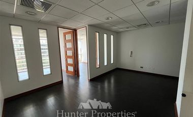Oficina en Arriendo en Av. Las Condes Esquina Av. Las Tranqueras