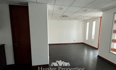 Oficina en Arriendo en Av. Las Condes Esquina Av. Las Tranqueras