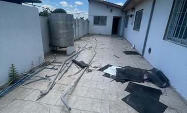 Casa de tres ambientes en alquiler, APTO COMERCIAL
