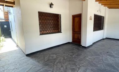 Casa de tres ambientes en alquiler, APTO COMERCIAL