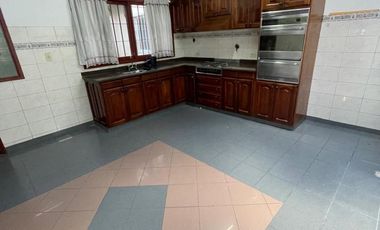 Casa de tres ambientes en alquiler, APTO COMERCIAL