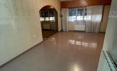 Casa de tres ambientes en alquiler, APTO COMERCIAL