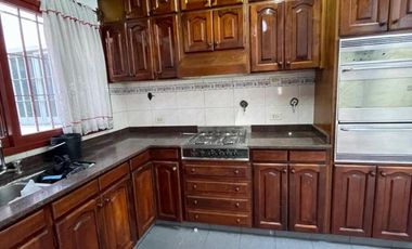 Casa de tres ambientes en alquiler, APTO COMERCIAL