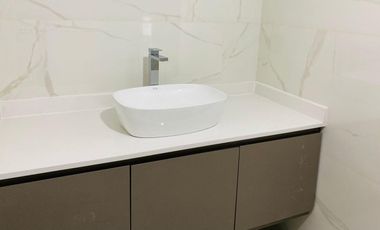 2° Piso- 265 m2 totales- Excelente 5 amb c/ dependecia
