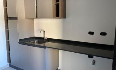 2° Piso- 265 m2 totales- Excelente 5 amb c/ dependecia